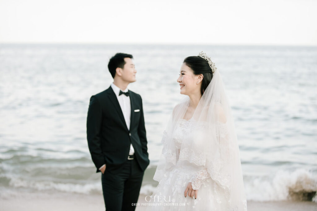 Hua Hin Beach Pre Wedding Photoshoot Isssay and Picasso from China