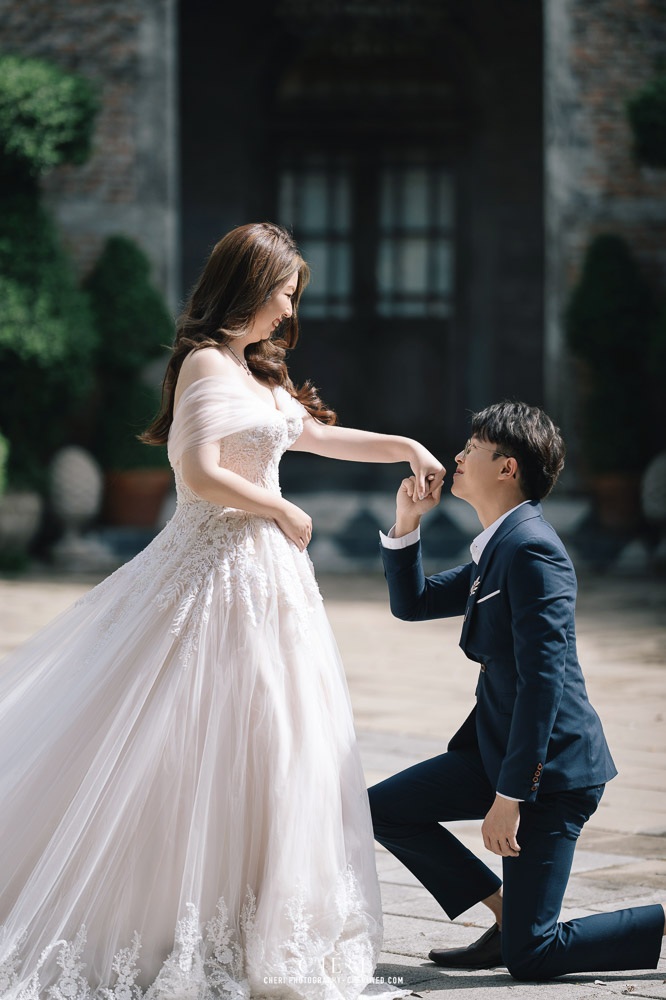 Benedict Studio Pre-Wedding Singaporean Couple's Photoshoot in Bangkok